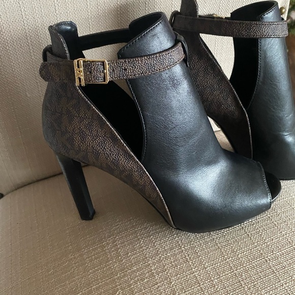 Michael’s Kors peep toe bootie - Picture 5 of 6